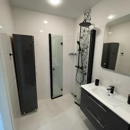 Modern Flat In Mai * Παρνού